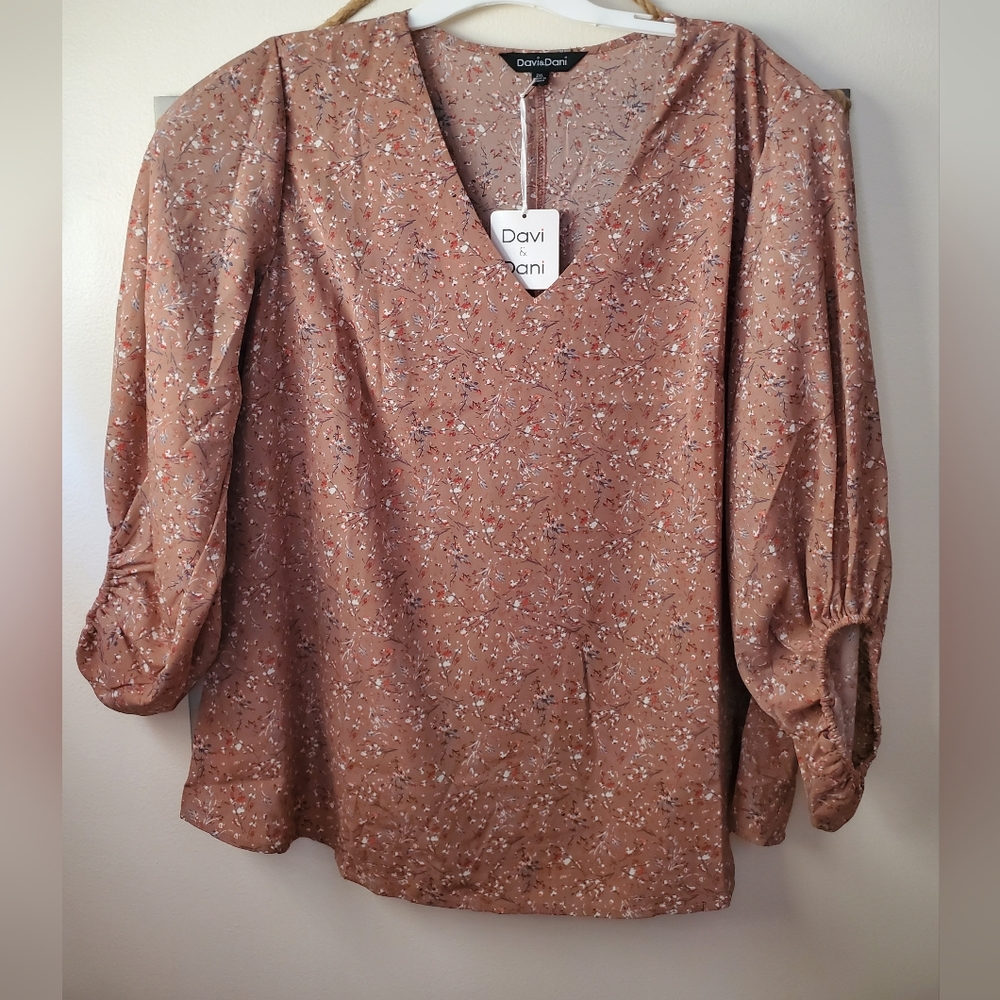 DAVI & DANI NWT Plus size Floral tunic top